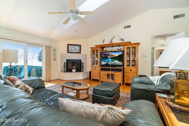 6042 Dolphin Rd, House other with 3 bedrooms, 2 bathrooms and 2 parking in Oriental NC | Image 11
