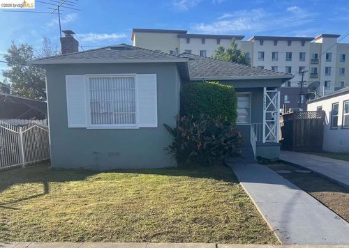 1626 104th Ave, Oakland, CA, 94603-3233 | Card Image