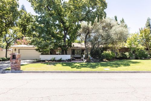 1647 W Wrenwood Ave, Fresno, CA, 93711-2939 | Card Image