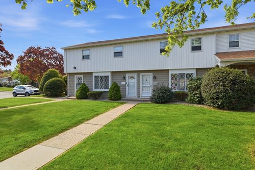 212-212 Blisswood Village Dr, Ludlow, MA, 01056-2376 | Card Image