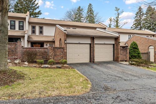 356 Willow Grove Ln, Rochester Hills, MI, 48307-2556 | Card Image