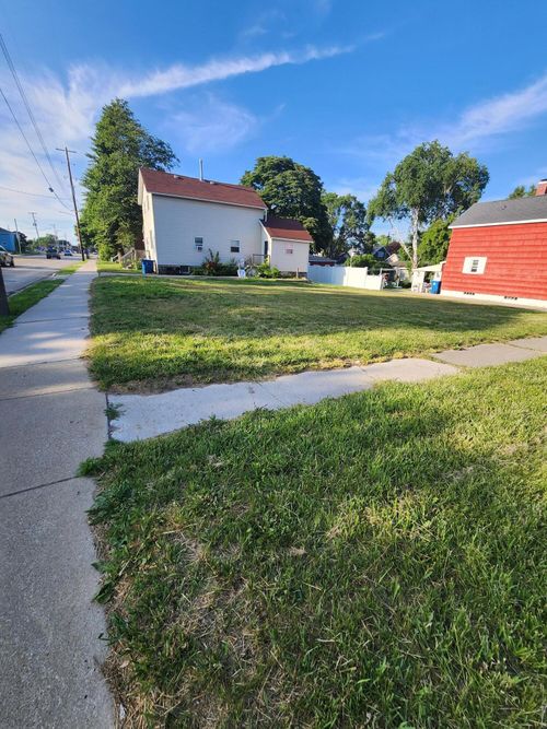 315 Cypress St, Manistee, MI, 49660-2902 | Card Image