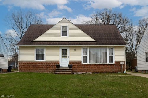 5372 Huron Rd, Lyndhurst, OH, 44124-2810 | Card Image