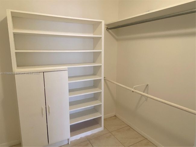 APT-1920 - 2500 Parkview Dr, Condo with 2 bedrooms, 2 bathrooms and null parking in Hallandale Beach FL | Image 9