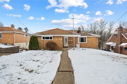 836 Division St, West Mifflin, PA, 15122-1824 | Card Image