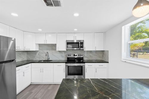 apt-3-1109 Ne 6th Ave, Fort Lauderdale, FL, 33304-2017 | Card Image