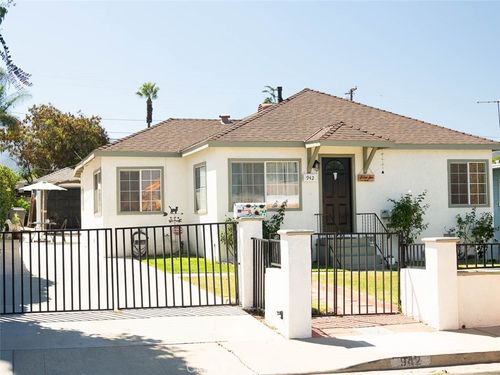 942 W 8th St, Corona, CA, 92882 | Card Image