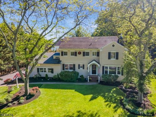 935 Minisink Way, Westfield, NJ, 07090-3722 | Card Image