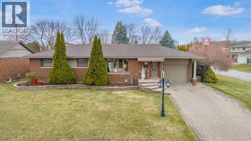 27 Parry Dr, Chatham, ON, N7L2H7 | Card Image