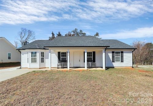 105 Ace Ave, Dallas, NC, 28034-9526 | Card Image