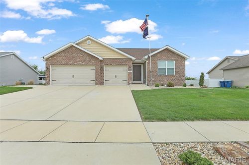 117 Garrettford Dr, Bethalto, IL, 62010-2587 | Card Image
