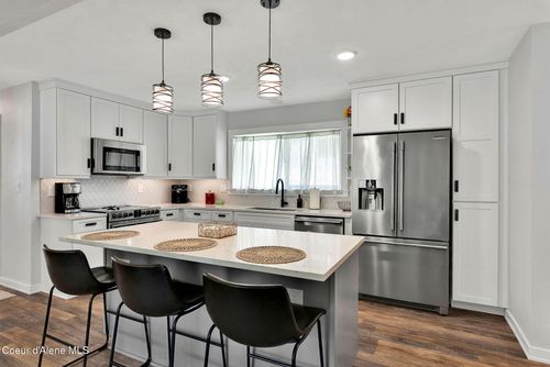 2040 Washington Ave, St. Maries, ID, 83861-1327 | Card Image