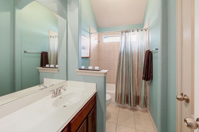 Guest bathroom on the 2nd floor | Image 29
