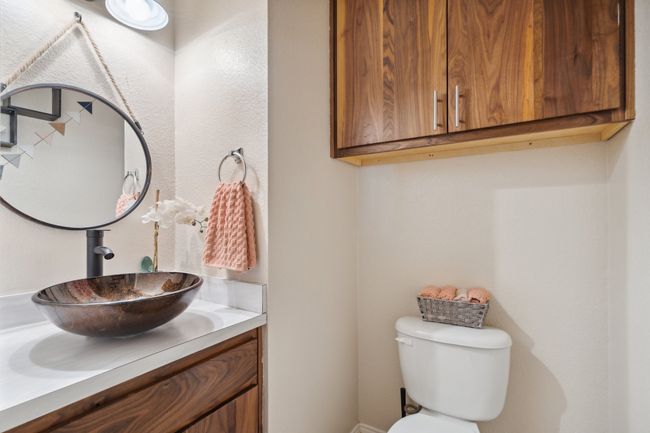 1/2 bath on the 1st floor | Image 11