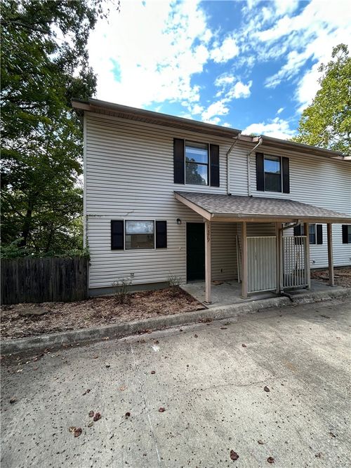 1379 E Sequoyah Ct, Fayetteville, AR, 72701-6147 | Card Image