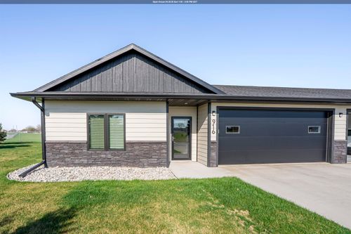 916 Park Ln, Le Mars, IA, 51031 | Card Image