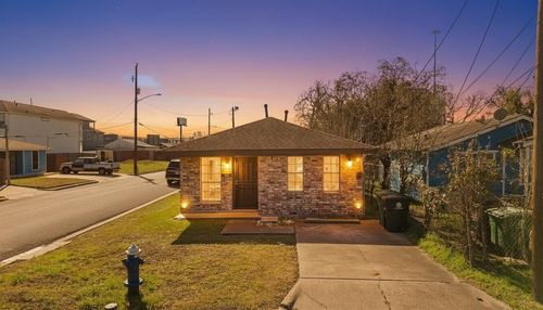 1430 E 32nd 1/2 St, Houston, TX, 77022-5316 | Card Image