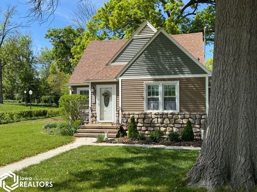 405 E Wall St, Centerville, IA, 52544-2437 | Card Image