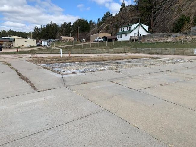 631 W Mount Rushmore Rd, Home with 0 bedrooms, 0 bathrooms and null parking in Custer SD | Image 8