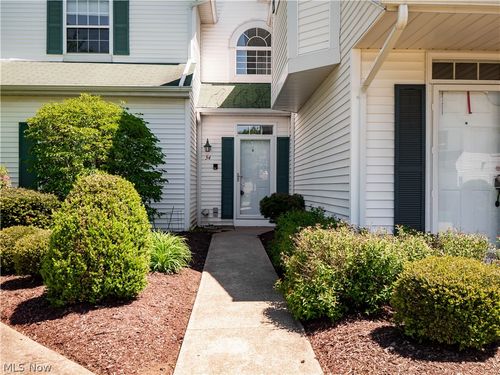 54 Vista Cir, North Olmsted, OH, 44070-5704 | Card Image