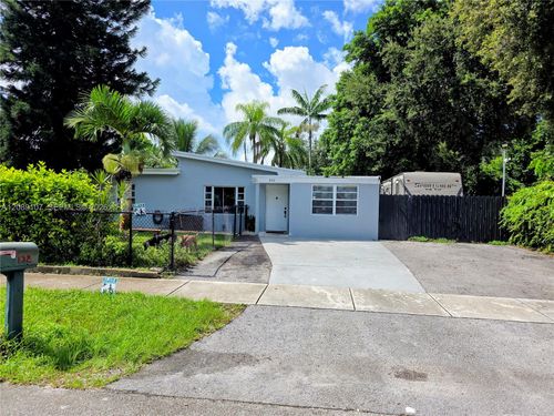 102 Williams Rd, West Park, FL, 33023-5268 | Card Image