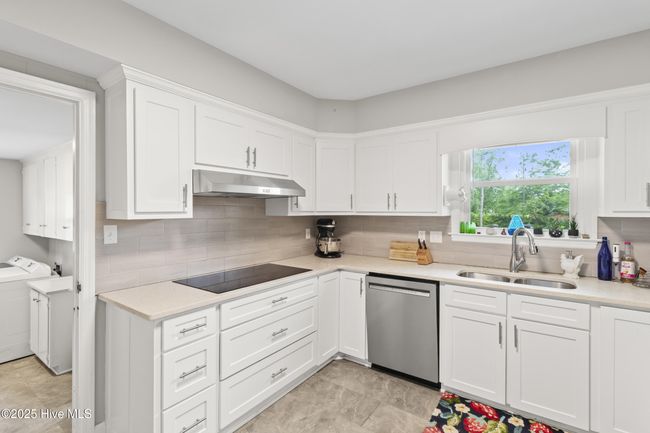 405 E Westbrook St, House other with 4 bedrooms, 3 bathrooms and 1 parking in Wallace NC | Image 6