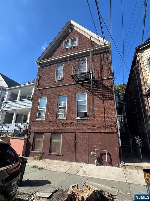 12 Quincy St, Passaic, NJ, 07055-6620 | Card Image