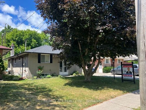 bsmt-30 Oakridge Dr, Scarborough, ON, M1M2A4 | Card Image