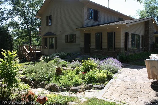 Side of house, from the patio. | Image 64