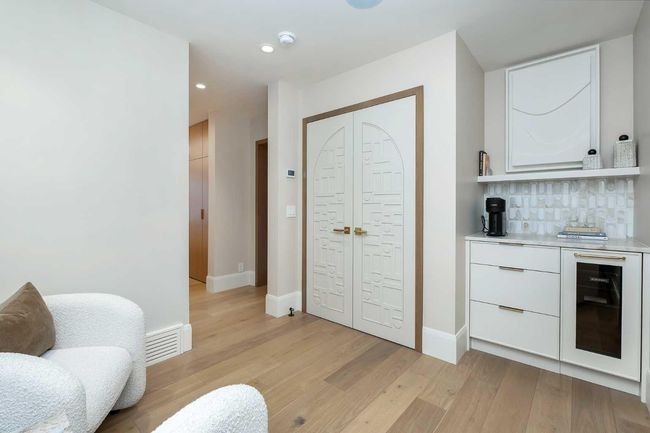 6918 Legare Dr Sw, House other with 4 bedrooms, 7 bathrooms and 3 parking in Calgary AB | Image 17