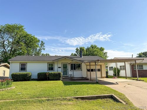 318 Maple St, Skiatook, OK, 74070-2036 | Card Image