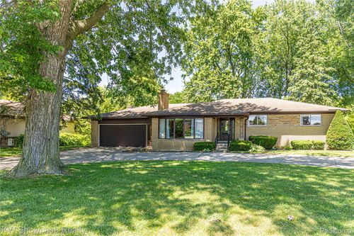 3651 Chicago Rd, Warren, MI, 48092-1367 | Card Image