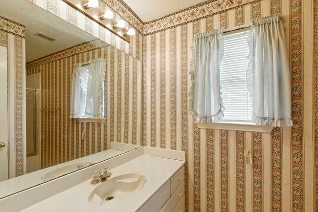 Secondary full bath upstairs | Image 20
