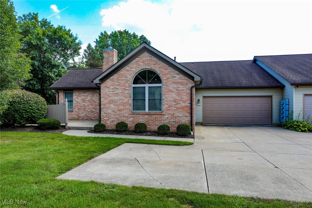 Greenbriar Dr, Ravenna, OH 44266