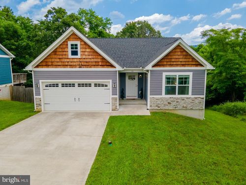 46 Village Cir, HARPERS FERRY, WV, 25425-3655 | Card Image