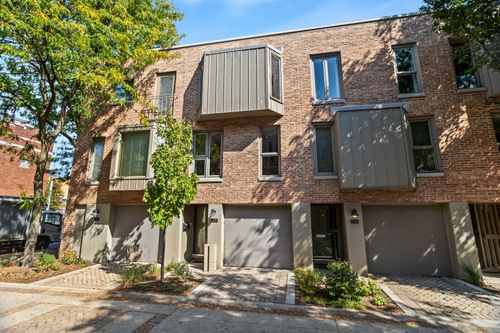 138 Frank Lloyd Wright Ln, Oak Park, IL, 60302-2643 | Card Image