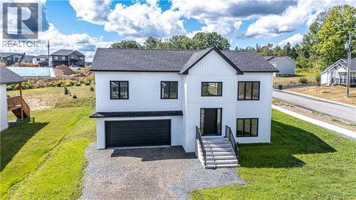 141 Regiment Creek Ave, Fredericton, NB, E3G0G2 | Card Image