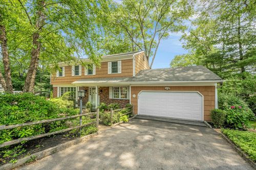 2 Berkley Cir, Eastchester, NY, 10709-1502 | Card Image