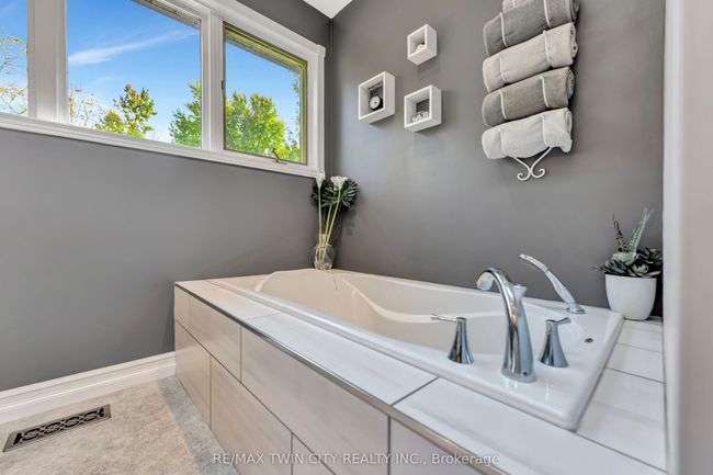 1026 2 Nd Concession Rd St, House other with 3 bedrooms, 3 bathrooms and 10 parking in Delhi ON | Image 34