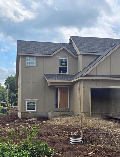 509 W Smith St, Spring Hill, KS, 66083-9161 | Card Image
