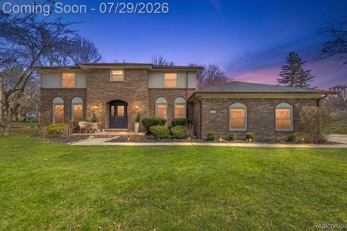 1732 Kilburn Rd N, Rochester Hills, MI, 48306-3034 | Card Image