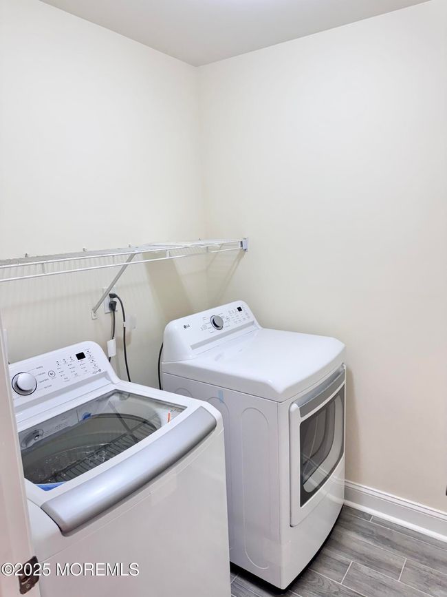 Bright and light Laundry room, also has a great tile floor! | Image 29
