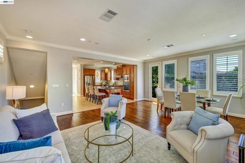 538 Selby Ln, Livermore, CA, 94551-6373 | Card Image