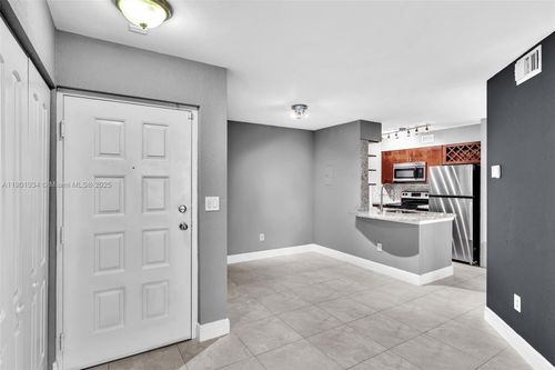apt-213-2880 N Oakland Forest Dr, Oakland Park, FL, 33309-6423 | Card Image