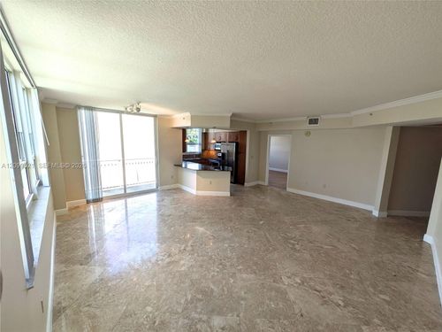 627-2000 N Bayshore Dr, Miami, FL, 33137-5121 | Card Image