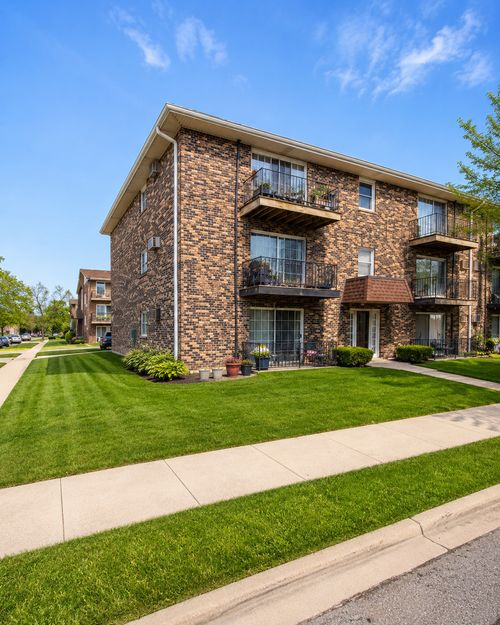 2c-7101 Oconnell Dr, Chicago Ridge, IL, 60415-1142 | Card Image