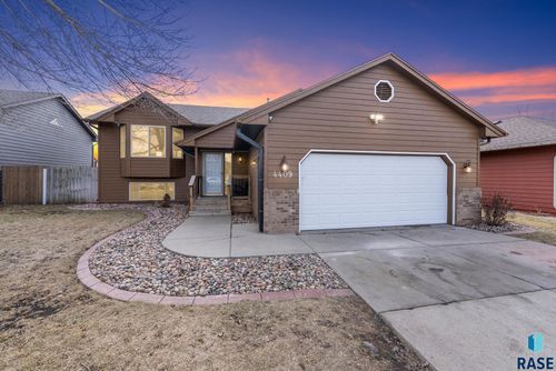 4409 E 37th St Street, Sioux Falls, SD, 57103 | Card Image