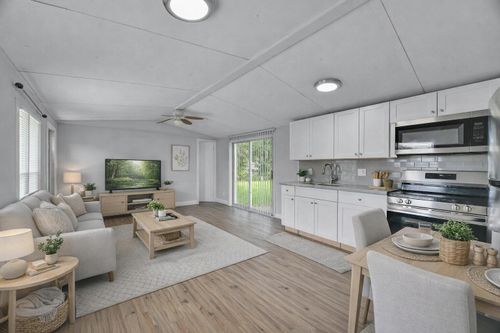 585 Avenue D Nw, Moore Haven, FL, 33471-3040 | Card Image