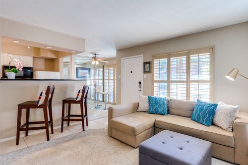 apt-210-4215 Avondale Ave, Dallas, TX, 75219-3155 | Card Image
