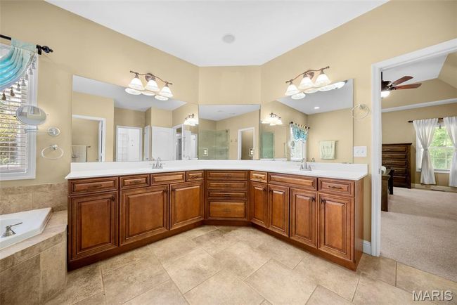 Double vanities. | Image 23